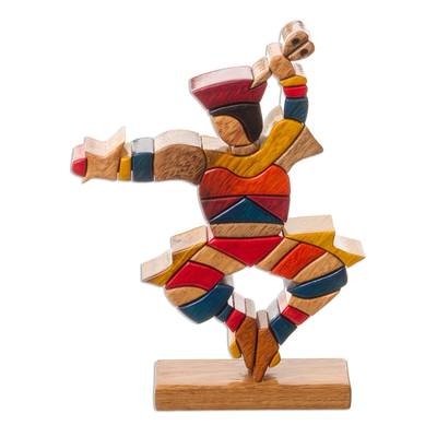 Escultura de cedro y caoba. - Escultura en madera de danza y música de caoba y cedro.