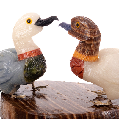 Escultura de ónix y aragonito, 'Patos salvajes' - Escultura de piedra preciosa de ónix tallada a mano
