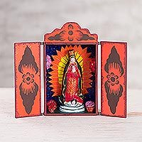 Retablo, 'Virgen de Guadalupe' - Escultura de Retablo religioso hecha a mano en Perú