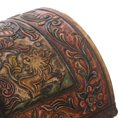 Baúl de madera y cuero. - Cofres coloniales de madera y cuero marrón, muebles hechos a mano.