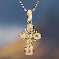 Collar cruzado de filigrana chapado en oro, 'Cruz de la Fe' - Collar colgante de cruz de filigrana de plata chapada en oro