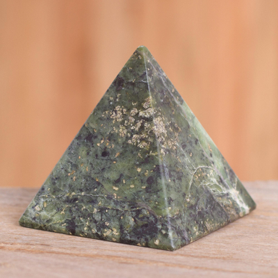 Nephrite pyramid, 'Nature Mystique' - Nephrite Pyramid Gemstone Sculpture