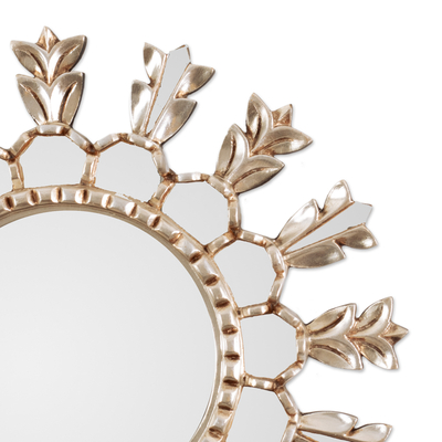 Espejo de madera Mohena, (grande) - Espejo de madera floral de comercio justo con acabado plateado (grande)
