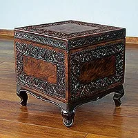 Mesa decorativa de madera y cuero, 'Tradición' - Baúl y almacenamiento artesanal de cuero colonial con acento de madera