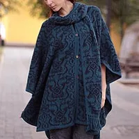 Ruana de mezcla de alpaca reversible, 'Flor silvestre peruana en azul' - Poncho estampado de mezcla de lana de alpaca para mujer único