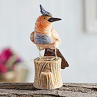 Escultura de calcita y granate, 'Blue Crested Bird' - Escultura de pájaro de calcita y granate hecha a mano