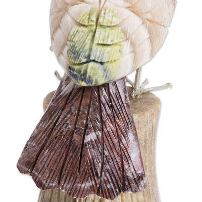 Escultura de calcita y granate - Escultura de pájaro de calcita y granate hecha a mano
