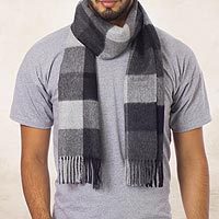 Bufanda para hombre 100% alpaca, 'Grey Squared' - Bufanda estampada de lana de alpaca para hombre hecha a mano