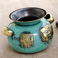 Kupfer- und Bronzevase, „Inka-Symbolismus“ – Dekorative Kupfer- und Bronzevase aus Peru
