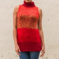 Chaleco suéter 100% alpaca, 'Crimson Wonder' - Chaleco suéter de cuello alto de alpaca