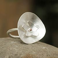 Sterling silver cocktail ring, 'Jasmine Beauty' - Andean Copper and Silver Flower Ring 