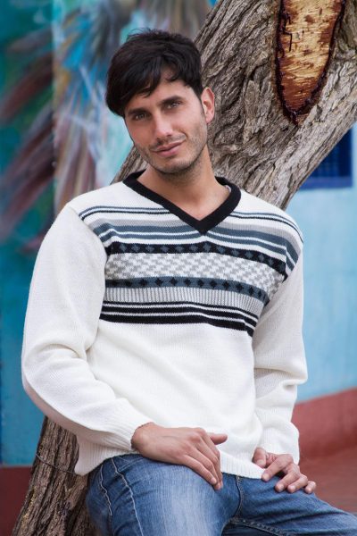 Men's 100% alpaca sweater, 'Tireless Wanderer' - Men's White Alpaca Pullover Sweater from Peru