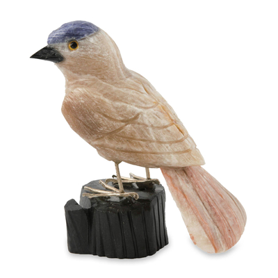 Skulptur aus Karamellcalcit - Vogelskulptur aus Karamellcalcit auf Onyx-Ständer