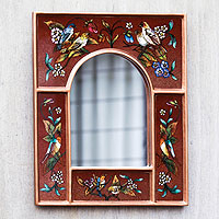 Espejo de vidrio pintado al revés, 'Songbirds on Ruby' - Espejo de pared de vidrio pintado al revés rojo con pájaros