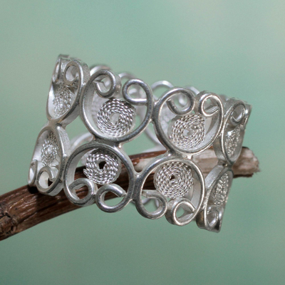 Sterling silver filigree band ring, 'Catacaos Hearts' - Artisan Crafted Sterling Silver Filigree Band Ring
