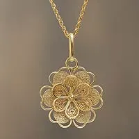 Collar de flores de filigrana bañado en oro, 'Rosa Amarilla' - Collar de flores de filigrana peruana de plata chapada en oro