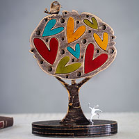 Escultura en madera y aluminio, 'Árbol del Amor' - Colorida escultura de árbol peruano con corazones y pájaro