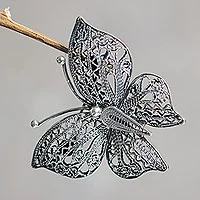 Broche de filigrana de plata de ley, 'Mariposa Catacaos envejecida' - Broche de mariposa de filigrana en plata de ley envejecida