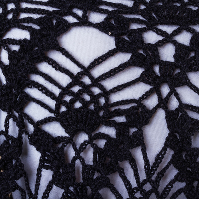 Chal de alpaca 100%, 'Flores Negras Andinas' - Mantón de Alpaca de encaje negro tejido a mano de Perú