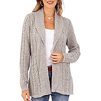 Strickjacke aus Alpaka-Mischung, „Classic Chic“ – Vielseitige hellgraue Strickjacke aus weicher Alpaka-Mischung aus Peru