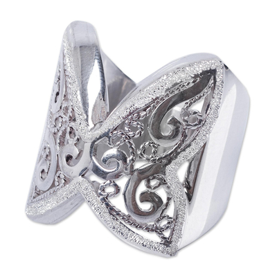 Sterling silver cocktail ring, 'Chosica Butterfly' - Artisan Crafted Wide Sterling Silver Floral Cocktail Ring