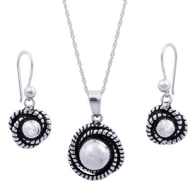 Conjunto de joyas de plata de primera ley. - Moderno Conjunto de Collar y Aretes Elaborados en Plata Andina