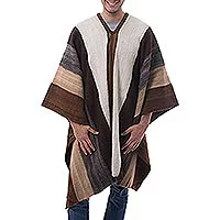 Herren-Poncho aus 100 % Alpaka, „Andean Celebration“ – Handgewebter Herren-Poncho aus 100 % Alpaka aus den Anden in Erdtönen