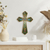 Cruz de cristal pintado al revés - Cruz de madera de Mohena floral verde con espejo de Perú