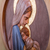 Reliefplatte aus Zedernholz - Zartes Porträt von Maria und dem Jesuskind, handgeschnitzt aus Zedernholz