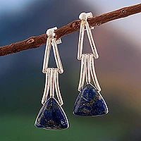 Ohrhänger aus Lapislazuli, „Ferne Berge“ – Dreieck-Ohrringe aus Lapislazuli-Sterlingsilber, Peru