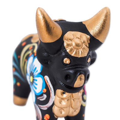 estatuilla de cerámica - Toro Floral de Cerámica Pintado a Mano en Negro de Perú