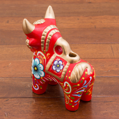 Figura de cerámica, 'Toro Pucará Rojo' - Escultura de arte popular de toro de cerámica pintada de rojo