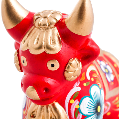 Figura de cerámica, 'Toro Pucará Rojo' - Escultura de arte popular de toro de cerámica pintada de rojo