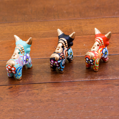Keramikfiguren, (3er-Set) - Handgefertigtes mehrfarbiges Set aus drei Stierfiguren