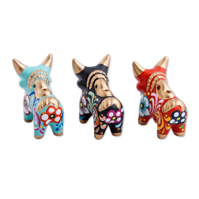Figuras de ceramica, (juego de 3) - Juego de tres figuras de toros multicolores hechos a mano
