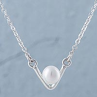 Cultured pearl pendant necklace, Glowing V