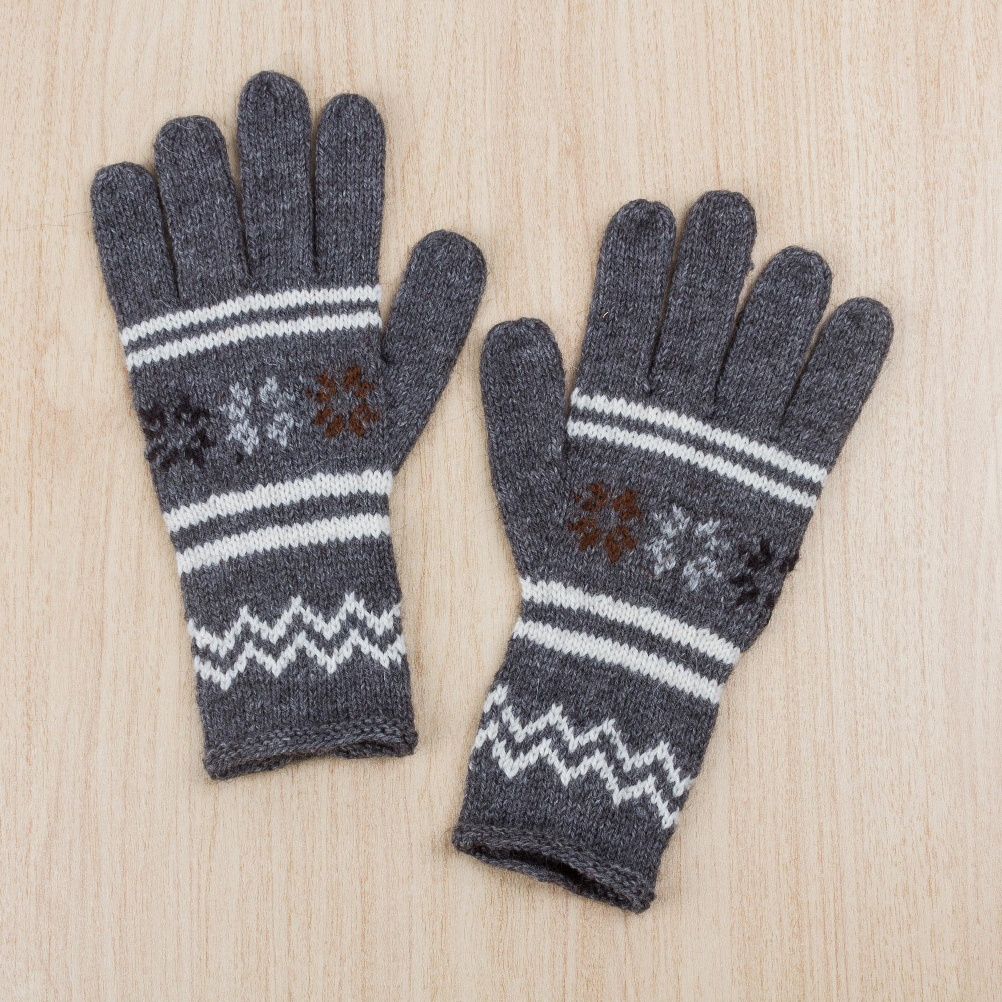 UNICEF Market | Alpaca Blend Gloves in Slate Grey and Ivory from Peru ...