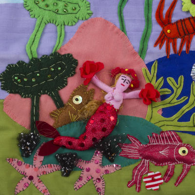 Patchwork-Wandbehang aus Baumwollmischung, 'Korallen-Meerjungfrauen) - Patchwork aus Baumwollmischgewebe Sea Life Wandbehang aus Peru