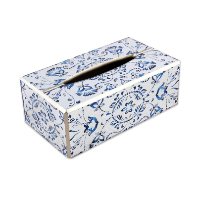 Umgekehrt bemalter Tissue-Box-Deckel aus Glas, 'Angelic Blue'. - Umgekehrt bemaltes Glas Floral Tissue Box Deckel aus Peru