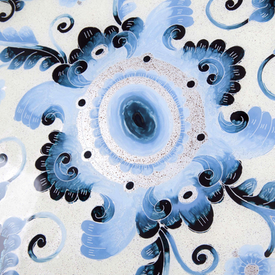 Bandeja de cristal pintado al revés - Bandeja de vidrio pintado al revés con motivos florales azules de Perú