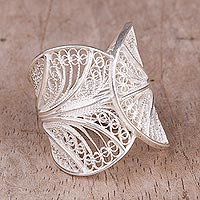 Sterling silver filigree band ring, 'Windy Currents' - Handcrafted Sterling Silver Filigree Band Ring from Peru