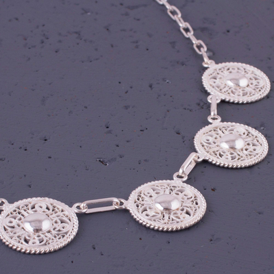 Collar con colgante de filigrana en plata de primera ley - Collar con colgante circular de filigrana de plata esterlina de Perú