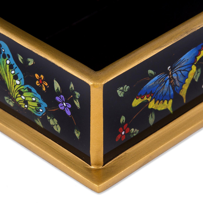Dekorative Schmetterlingsbox aus rückseitig lackiertem Glas in Schwarz