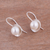 Aretes colgantes de perlas cultivadas - Aretes colgantes circulares de perlas cultivadas y plata de Perú