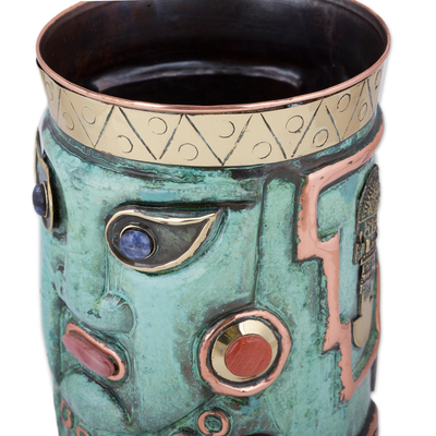Dekorative Vase aus Bronze und Kupfer mit Edelsteinakzenten - Dekorative Kupfervase mit Edelsteinbesatz aus Peru