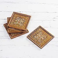 Posavasos de vidrio pintado al revés, 'Colonial Gold' (juego de 4) - Cuatro posavasos florales de vidrio pintado al revés en tono dorado