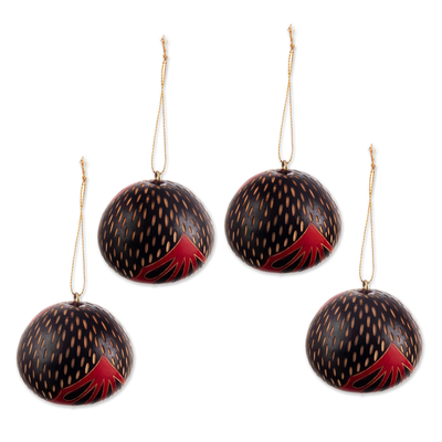 Ornamente aus getrocknetem Mate-Kürbis, 'Eulenwachen' (Satz von 4 Stück) - Rote getrocknete Mate Kürbiskauz-Ornamente aus Peru (4er-Satz)