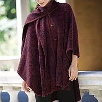 Ruana de mezcla de alpaca reversible, 'Flor silvestre peruana en rojo' - Vino de mezcla de alpaca y ruana morada con bufanda