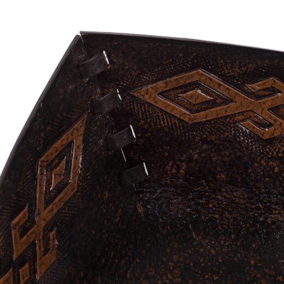 Cajón de cuero - Catchall de cuero labrado hecho a mano con motivos prehispánicos