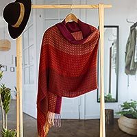 Chal de mezcla de alpaca bebé, 'Flourish' - Chal de mezcla de alpaca bebé rojo y morado tejido a mano de Perú